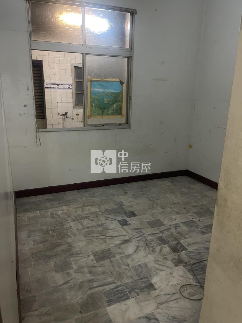 仁美國小懷舊雙車庫別墅房屋室內格局與周邊環境