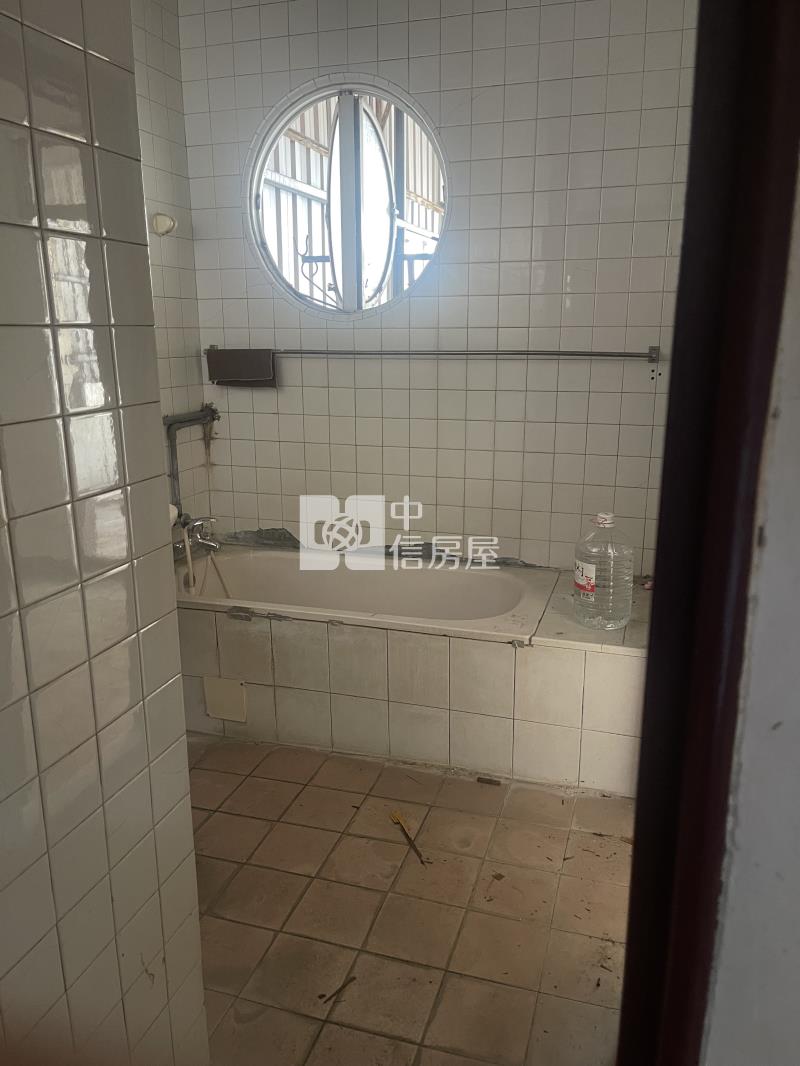 仁美國小懷舊雙車庫別墅房屋室內格局與周邊環境