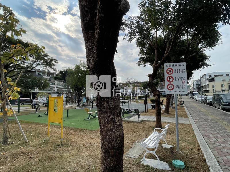 仁美國小懷舊雙車庫別墅房屋室內格局與周邊環境