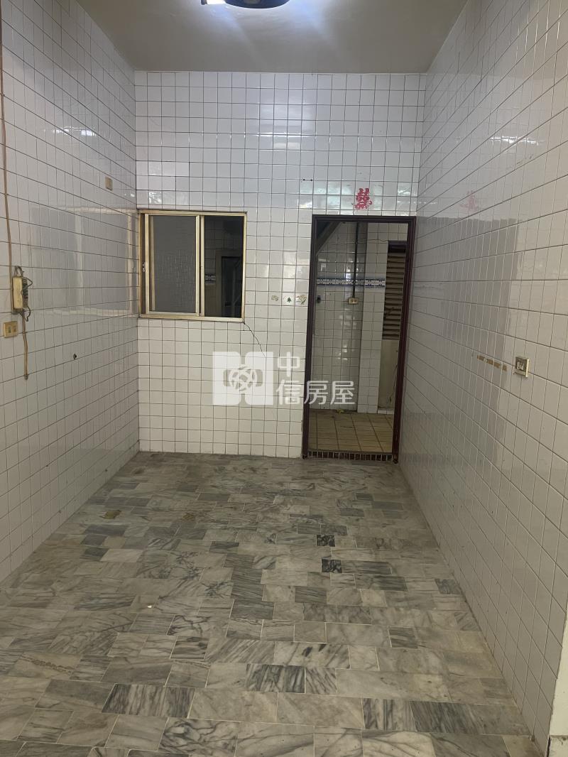 仁美國小懷舊雙車庫別墅房屋室內格局與周邊環境