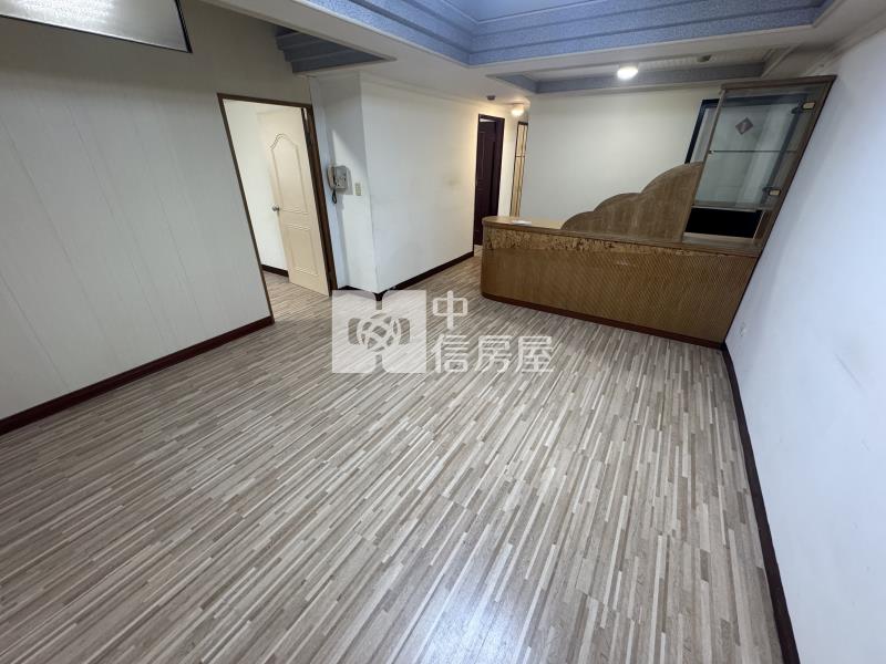 近健行科大電梯美四房房屋室內格局與周邊環境