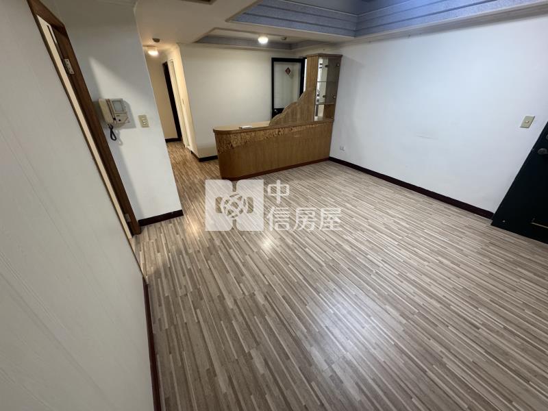 近健行科大電梯美四房房屋室內格局與周邊環境