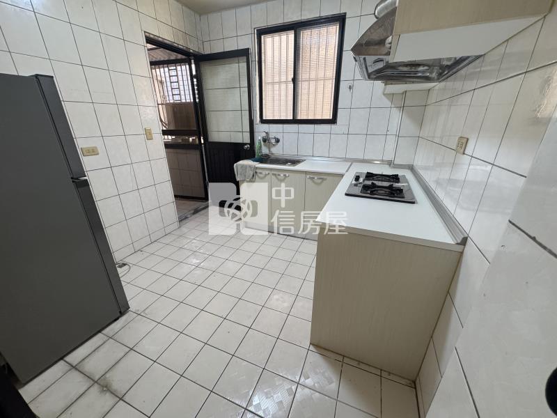 近健行科大電梯美四房房屋室內格局與周邊環境