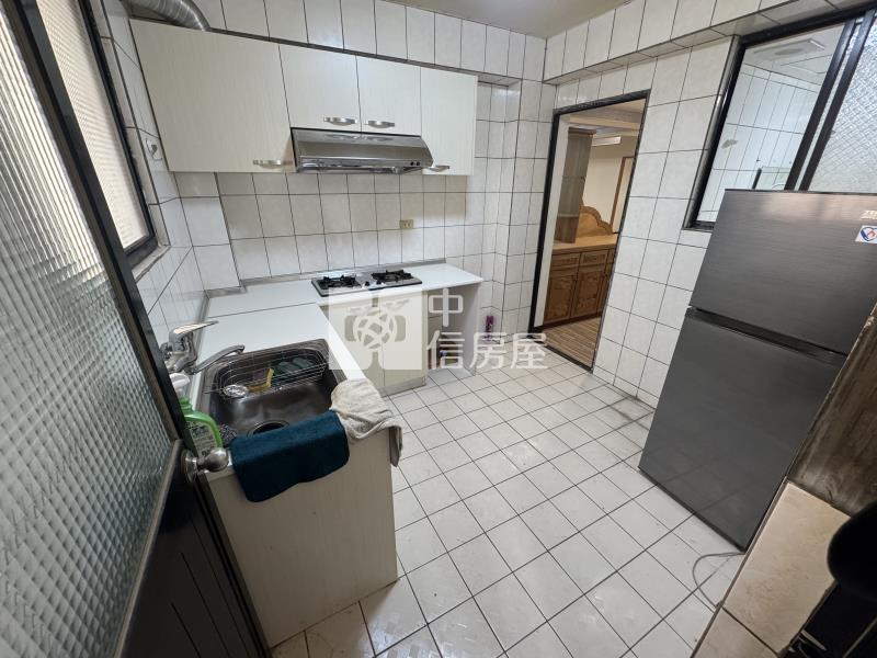 近健行科大電梯美四房房屋室內格局與周邊環境