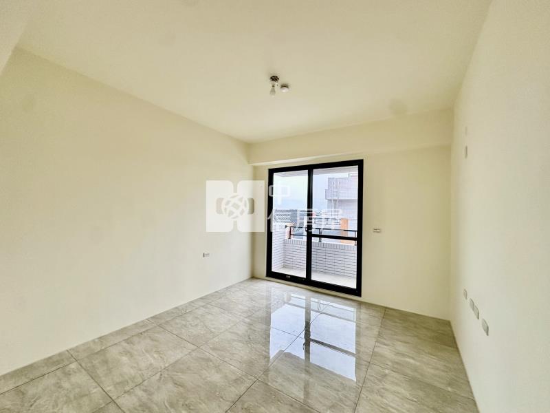 立鼎富域電梯雙車A5房屋室內格局與周邊環境