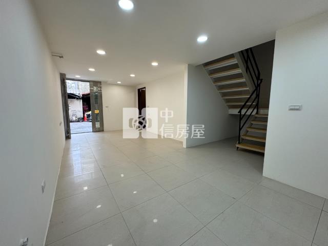 近台31旁全棟翻新孝親美透天房屋室內格局與周邊環境