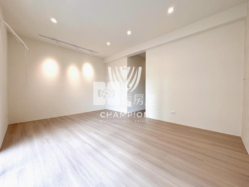 【冠軍】女中旁二樓房屋室內格局與周邊環境