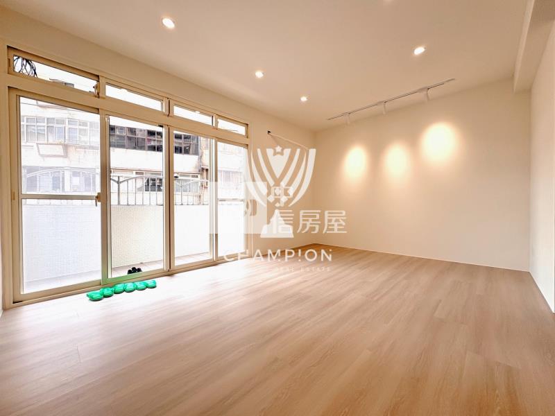 【冠軍】女中旁二樓房屋室內格局與周邊環境