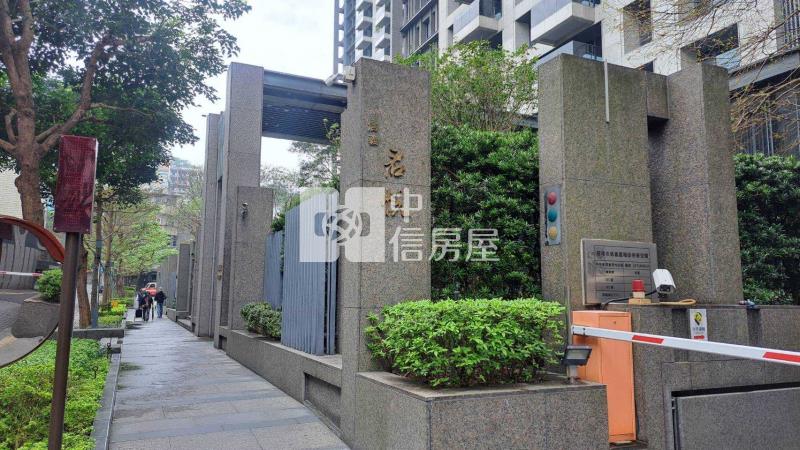 信義君悅指標性帝王宅+二平面車位房屋室內格局與周邊環境