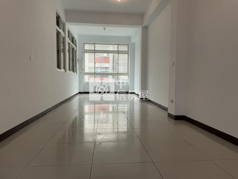 義一路黃金透天店面房屋室內格局與周邊環境