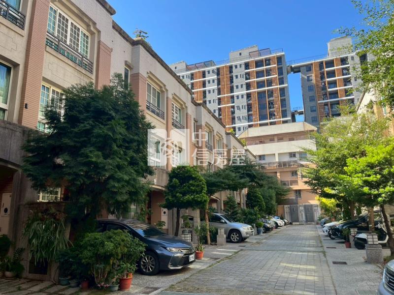 一中旁台中公園四房前院停車別墅房屋室內格局與周邊環境