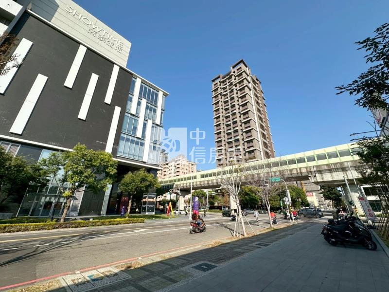 八期豐樂公園元城湖岸第一排金店面房屋室內格局與周邊環境