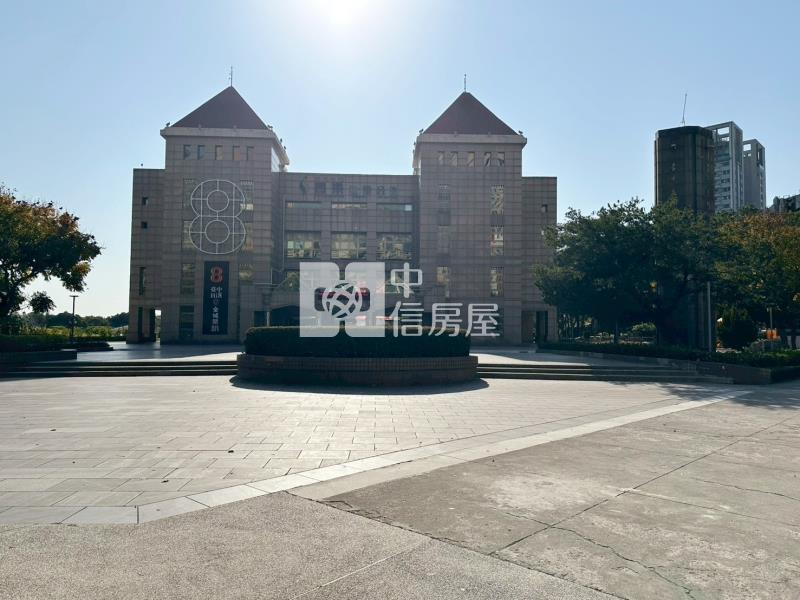 八期豐樂公園元城湖岸第一排金店面房屋室內格局與周邊環境