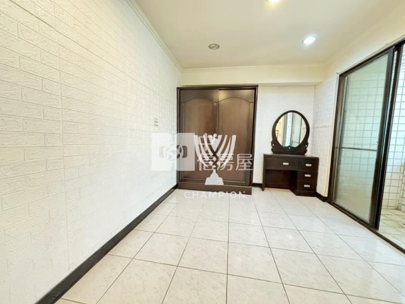 七堵近車站幸福人生2改1房+平面車位房屋室內格局與周邊環境