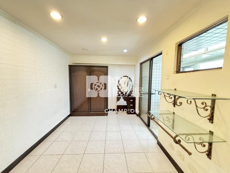 七堵近車站幸福人生2改1房+平面車位房屋室內格局與周邊環境