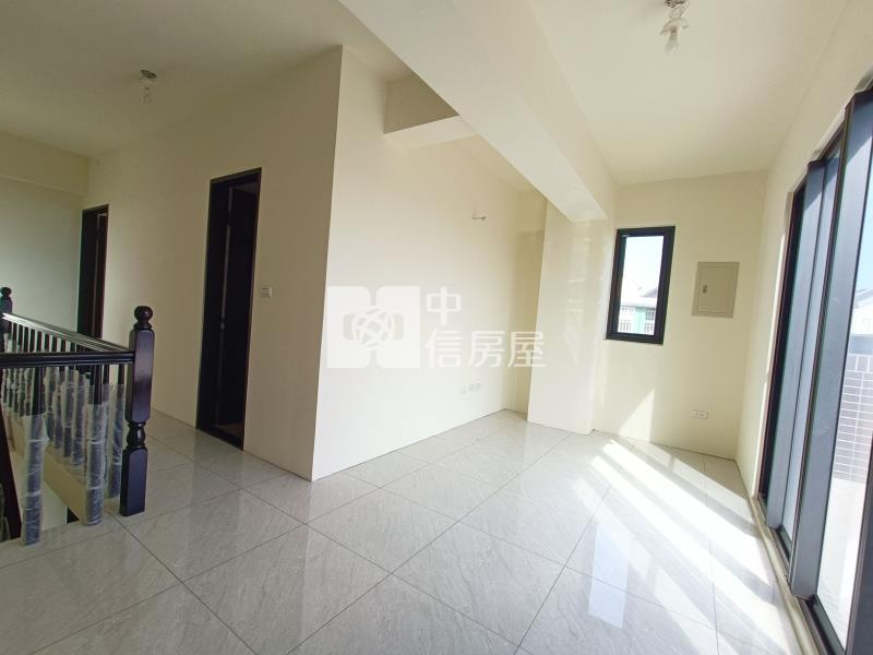 近青埔中潤青境全新美別墅(前院停車)-A房屋室內格局與周邊環境