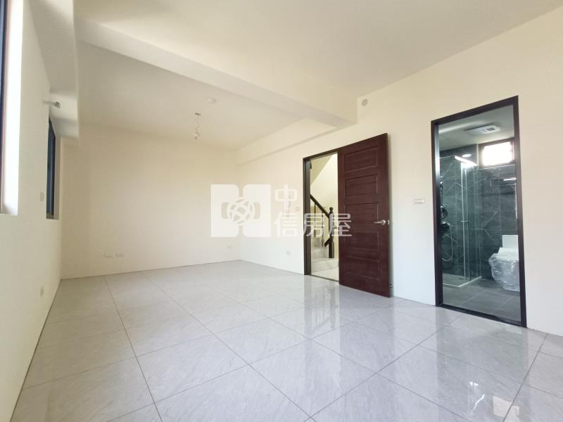 近青埔中潤青境全新美別墅(車庫停車)-B房屋室內格局與周邊環境