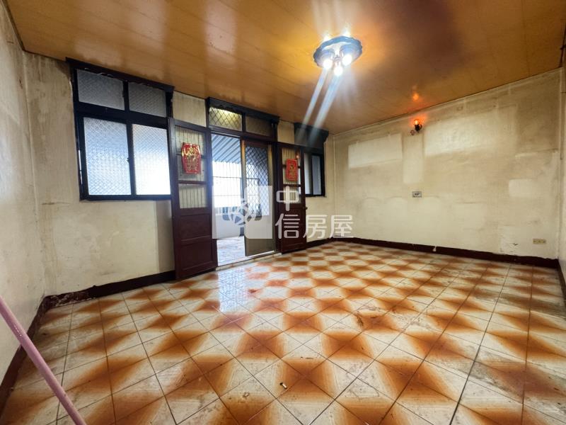 專任/忠貞市場龍岡國中透天房屋室內格局與周邊環境