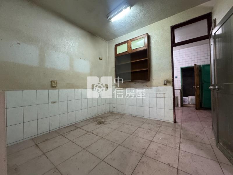 專任/忠貞市場龍岡國中透天房屋室內格局與周邊環境