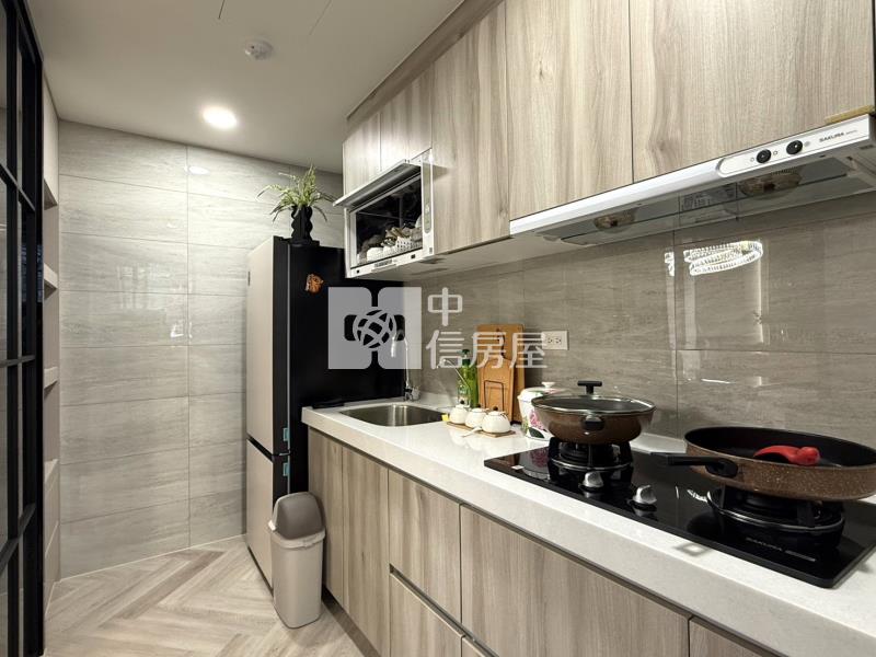 6W33帝王德莊奢華2房房屋室內格局與周邊環境