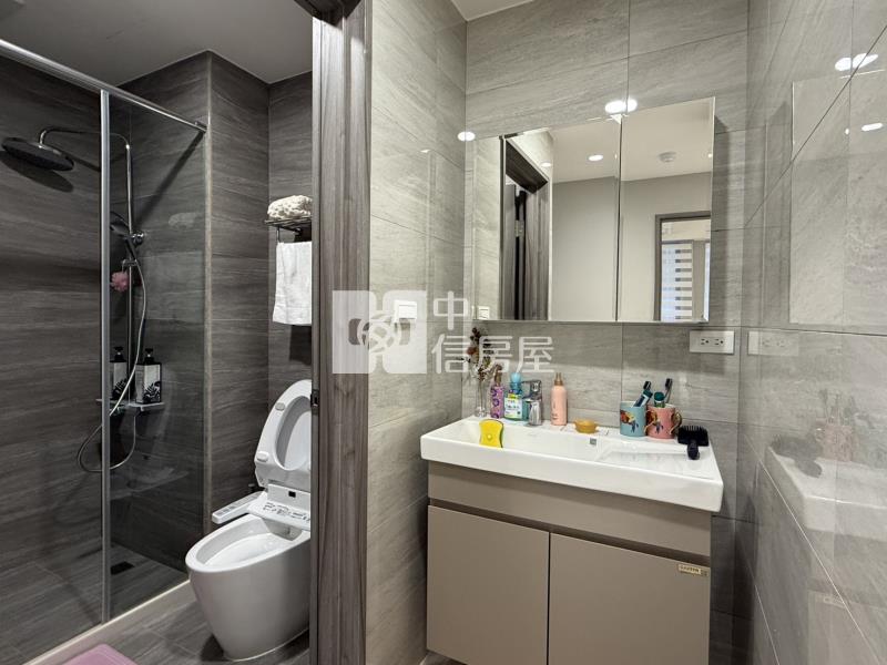 6W33帝王德莊奢華2房房屋室內格局與周邊環境