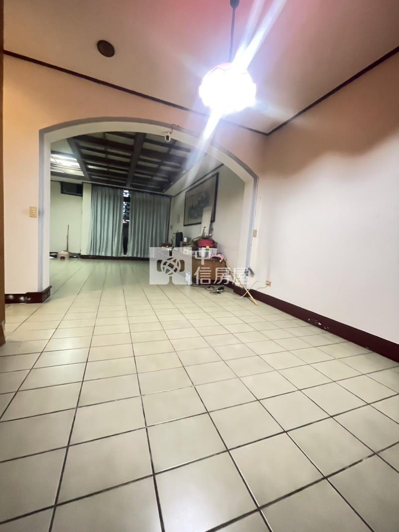 義興國小雙車位透天房屋室內格局與周邊環境