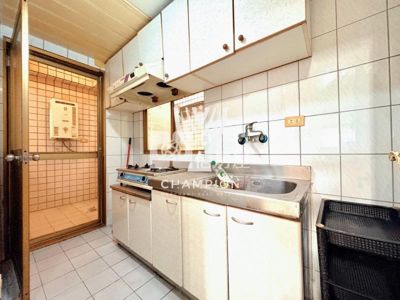 【冠軍】凱撒大地前區二房房屋室內格局與周邊環境