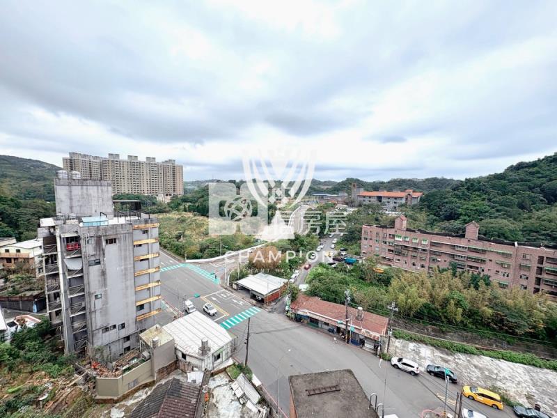 【冠軍】凱撒大地前區二房房屋室內格局與周邊環境