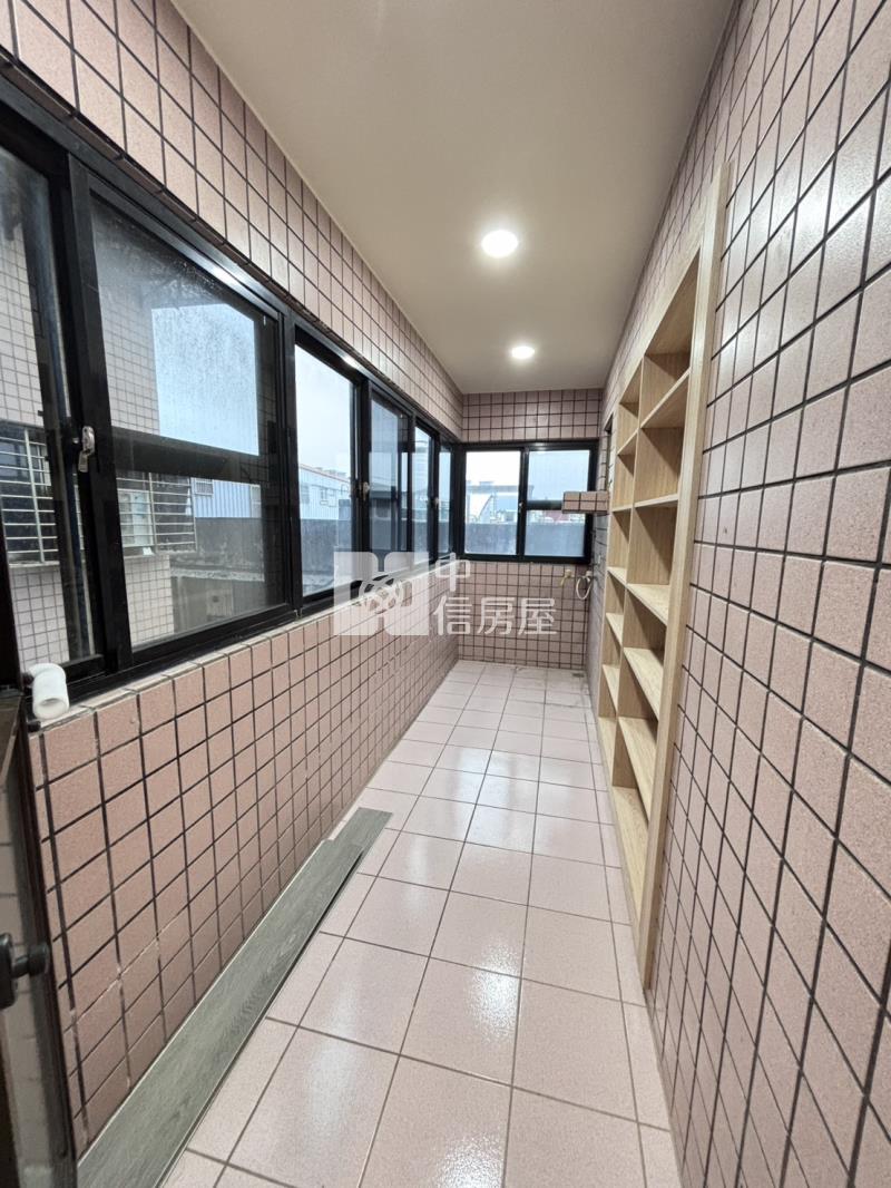 四維商圈電梯美三房車房屋室內格局與周邊環境