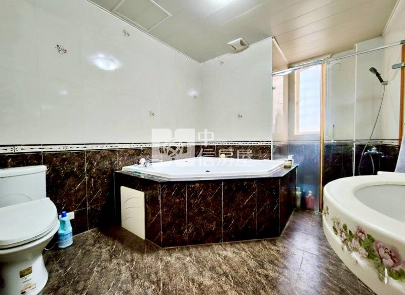 沙鹿震後大地坪臨路孝親別墅房屋室內格局與周邊環境