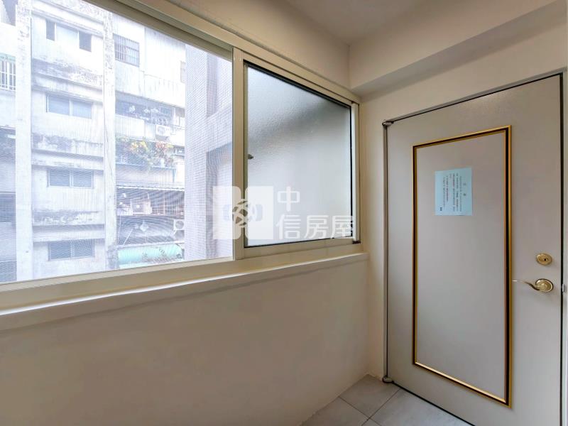 五權車站全新整理三房三樓美寓房屋室內格局與周邊環境