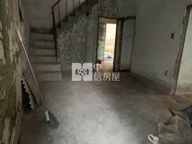 幸福國中小大地坪透天房屋室內格局與周邊環境