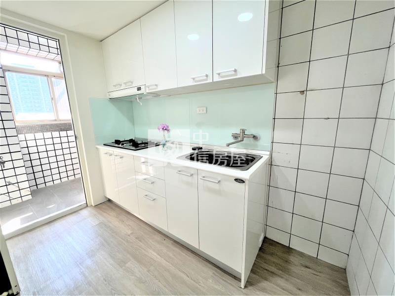 樹孝商圈-梅園華廈三房車位房屋室內格局與周邊環境