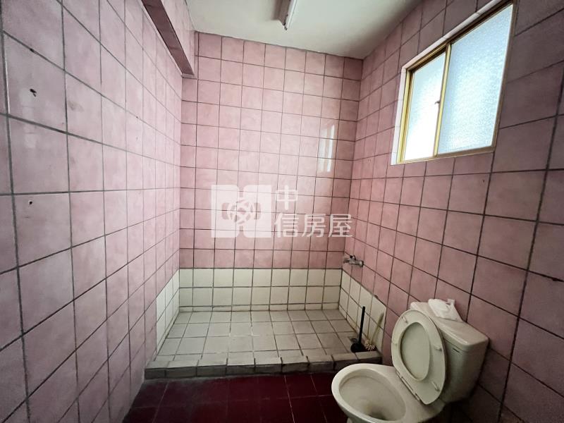 平鎮忠孝路新勢公園透天店面房屋室內格局與周邊環境