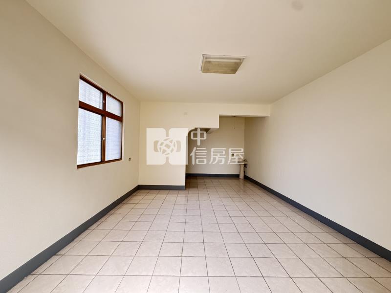 平鎮忠孝路新勢公園透天店面房屋室內格局與周邊環境