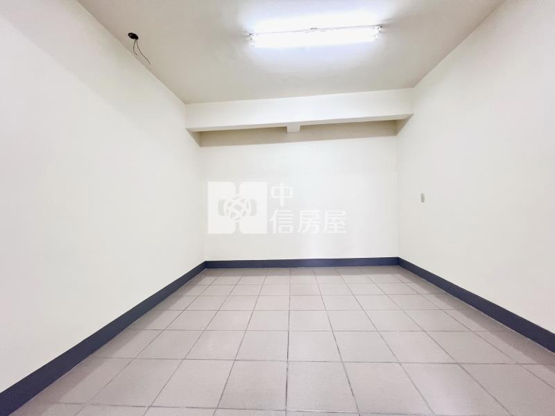 平鎮忠孝路新勢公園透天店面房屋室內格局與周邊環境