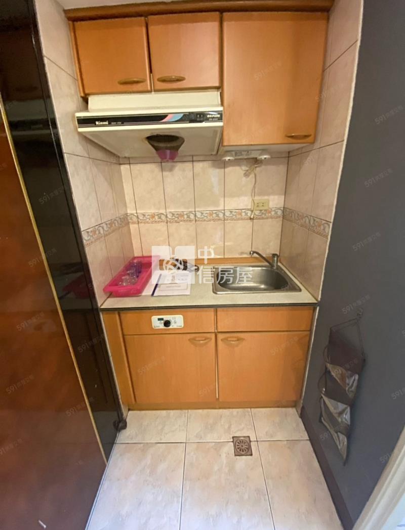 近SOGO火車站摩登套房房屋室內格局與周邊環境