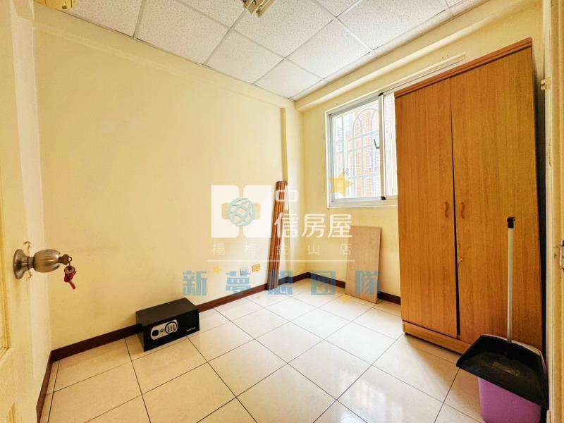 【新夢想】鵬程萬里社區型車庫透天房屋室內格局與周邊環境