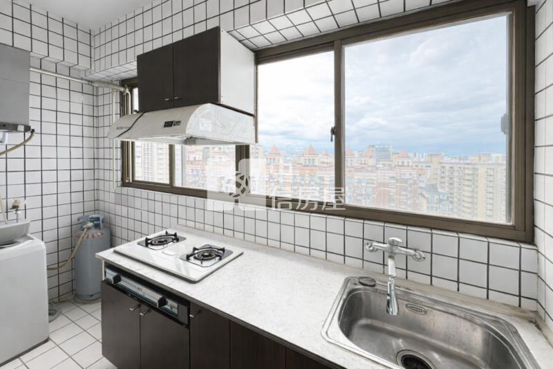 中壢車站正新興路大空間電梯美套房房屋室內格局與周邊環境