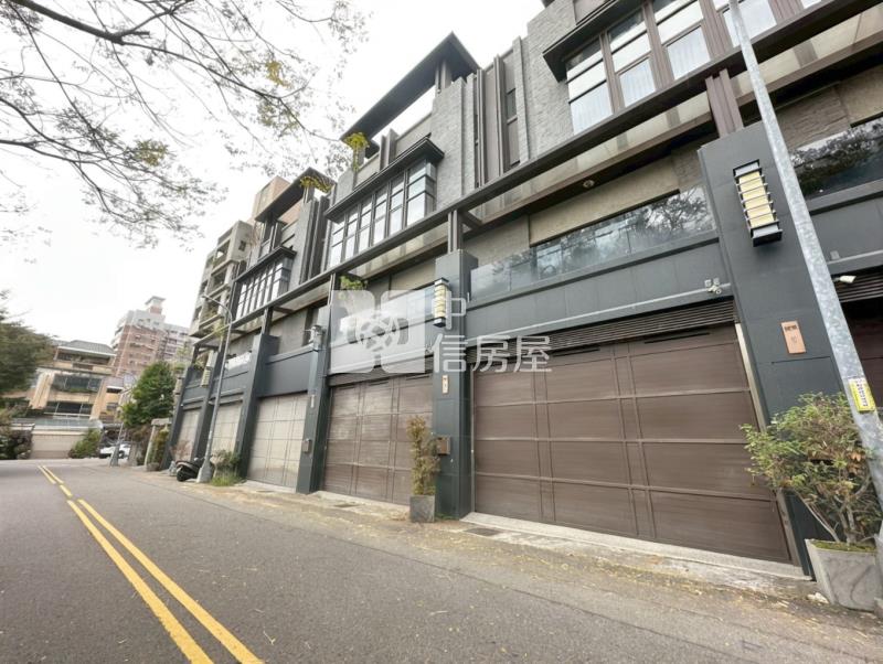 大慶捷運站朝南面公園13期電梯雙車別墅房屋室內格局與周邊環境