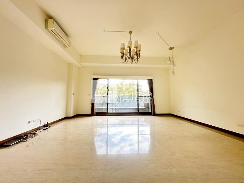 大慶捷運站朝南面公園13期電梯雙車別墅房屋室內格局與周邊環境