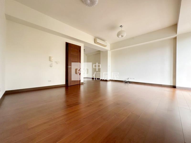 大慶捷運站朝南面公園13期電梯雙車別墅房屋室內格局與周邊環境