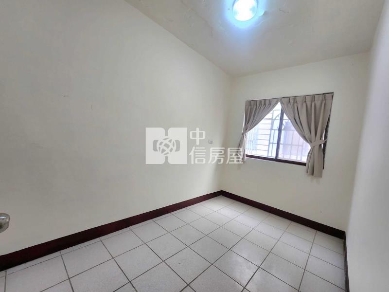 近中壢好市多透天+前院停車房屋室內格局與周邊環境