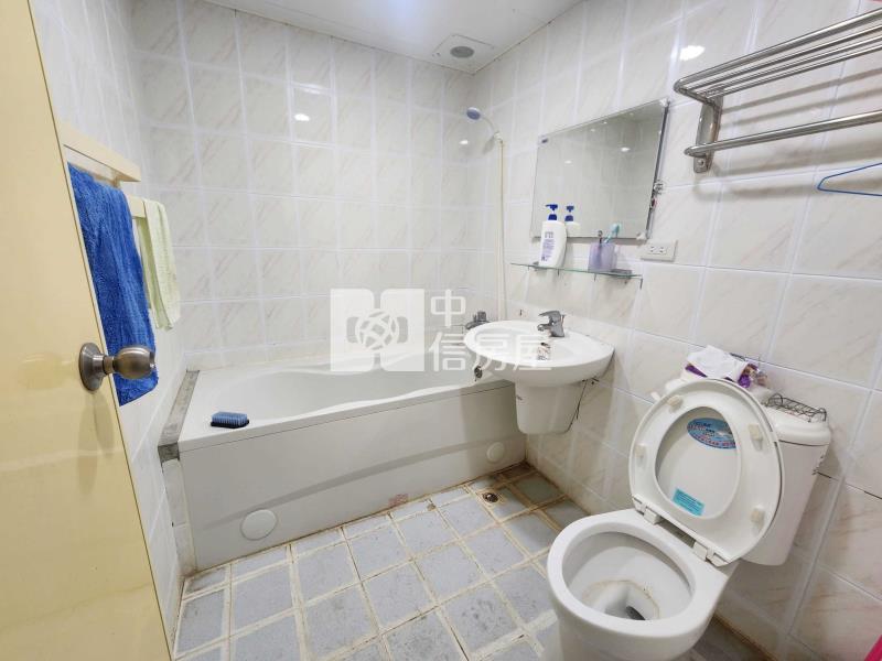 近中壢好市多透天+前院停車房屋室內格局與周邊環境