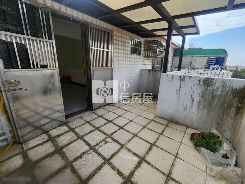 近中壢好市多透天+前院停車房屋室內格局與周邊環境