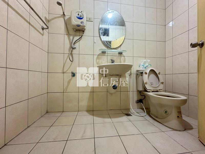 塗城國小孝親房大車庫臨路透天房屋室內格局與周邊環境