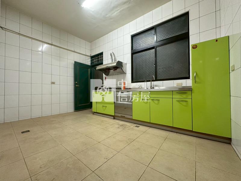 塗城國小孝親房大車庫臨路透天房屋室內格局與周邊環境