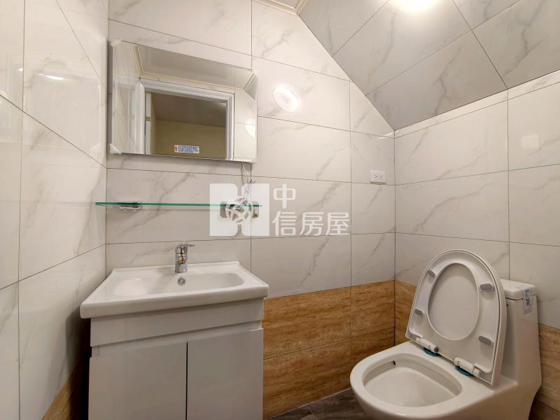 南太平家樂福低總價全新整理漂亮樓店房屋室內格局與周邊環境