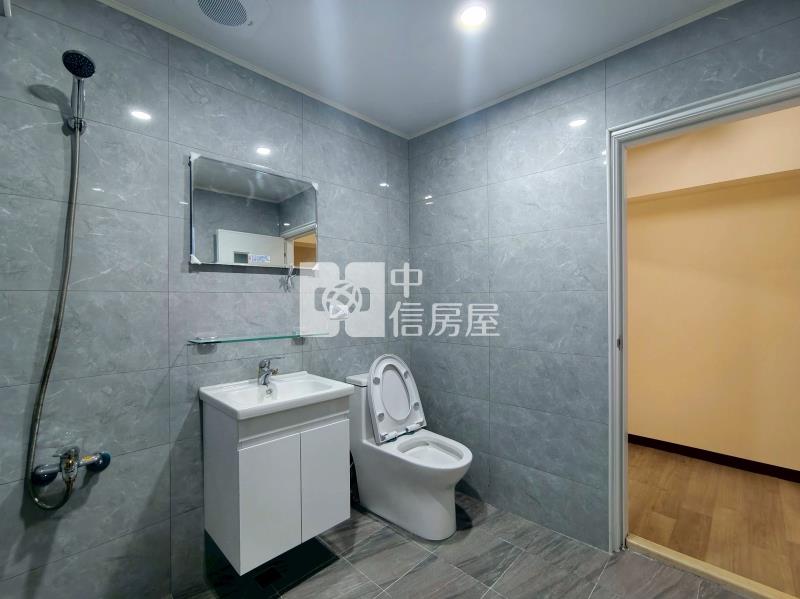 南太平家樂福低總價全新整理漂亮樓店房屋室內格局與周邊環境