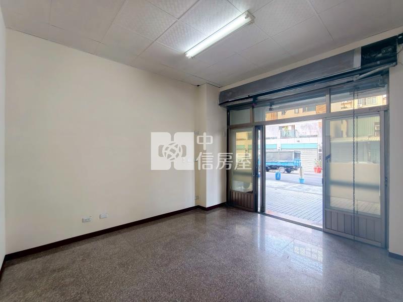 南太平家樂福低總價全新整理漂亮樓店房屋室內格局與周邊環境